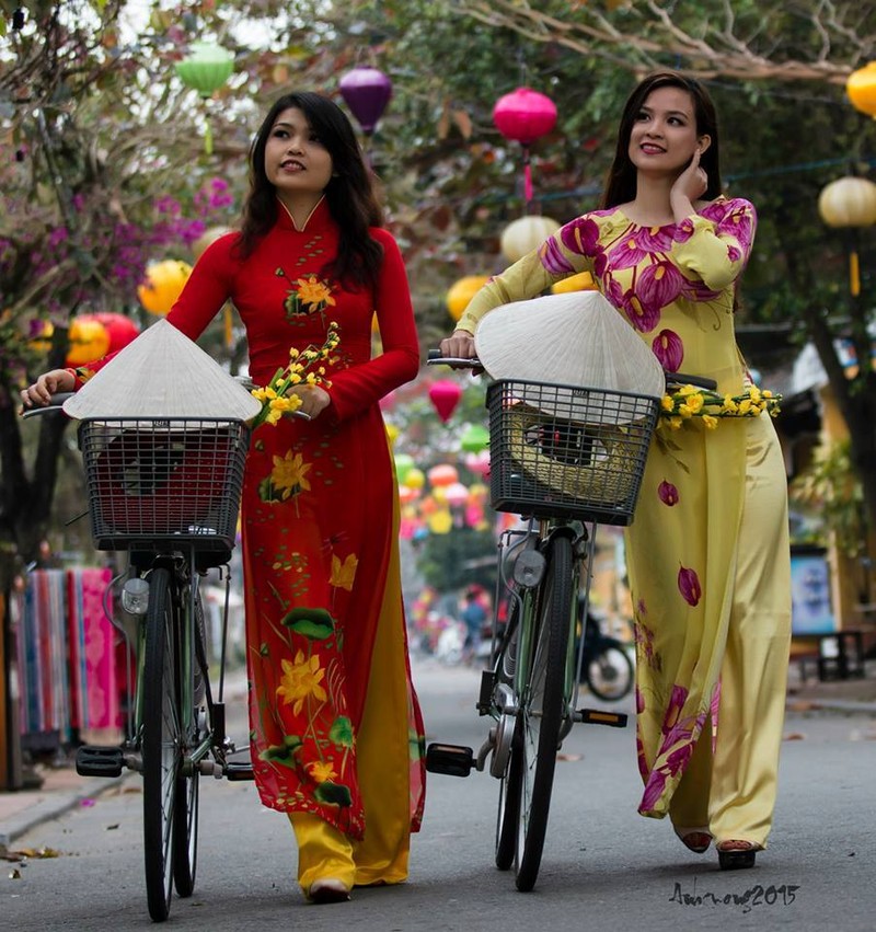 Mỹ nhan Dà Nãng khoe sác tren phó cỏ Họi An